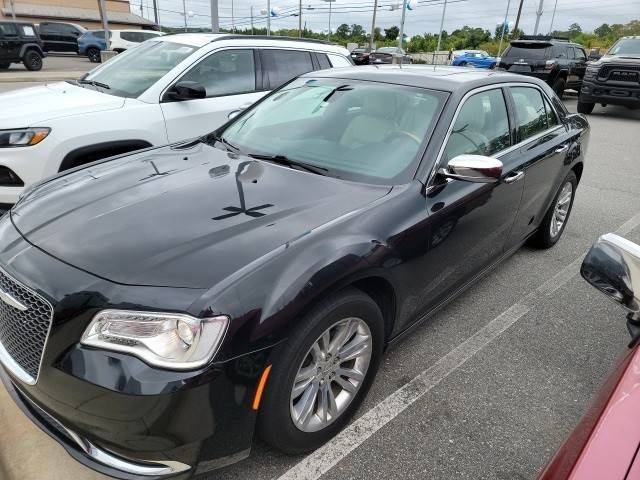 2016 Chrysler 300 300C RWD photo