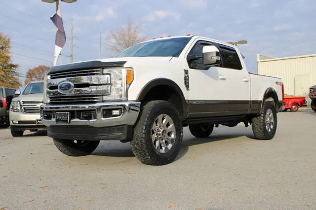 2017 Ford F-250 Super Duty Lariat 4WD photo