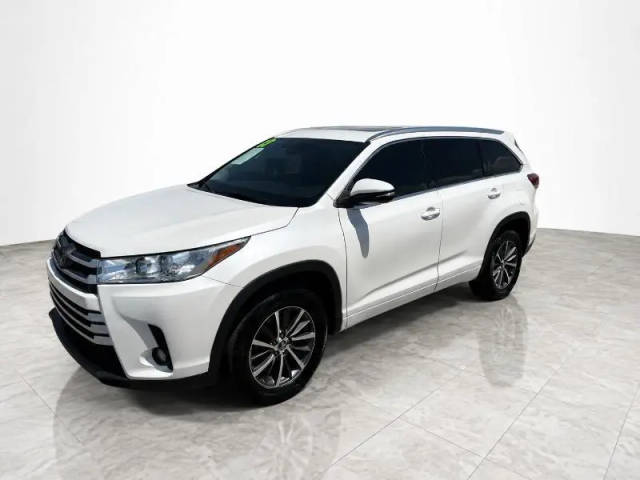 2017 Toyota Highlander XLE FWD photo