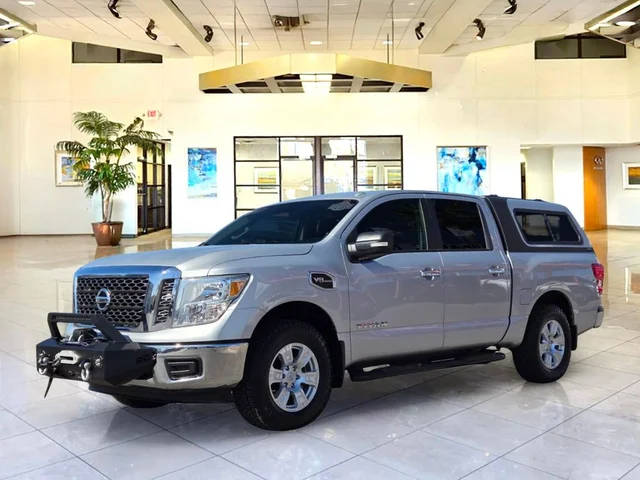 2017 Nissan Titan SV 4WD photo