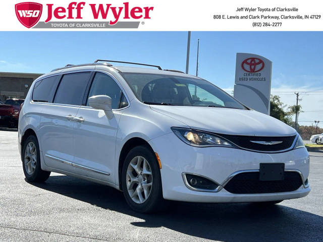 2017 Chrysler Pacifica Minivan Touring-L Plus FWD photo