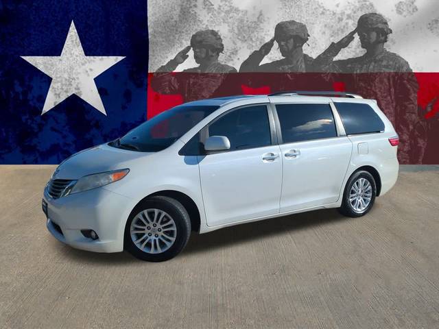 2017 Toyota Sienna XLE Premium FWD photo