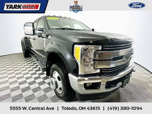 2017 Ford F-350 Super Duty Lariat 4WD photo