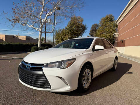 2017 Toyota Camry Hybrid LE FWD photo
