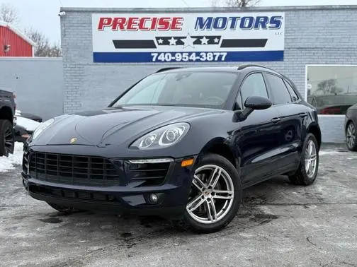 2017 Porsche Macan  AWD photo