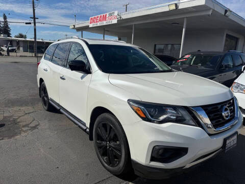 2017 Nissan Pathfinder Platinum 4WD photo
