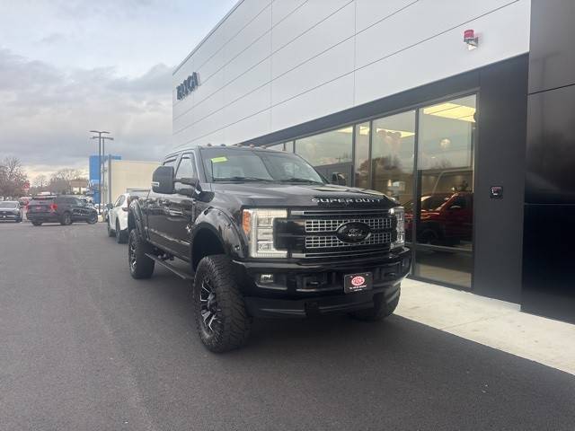 2017 Ford F-250 Super Duty Lariat 4WD photo