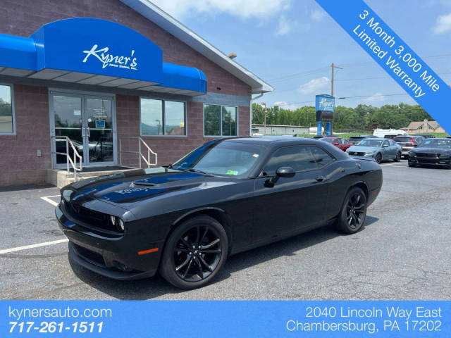 2017 Dodge Challenger SXT RWD photo