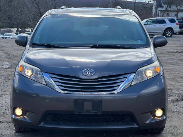 2017 Toyota Sienna XLE AWD photo