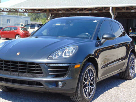 2017 Porsche Macan  AWD photo