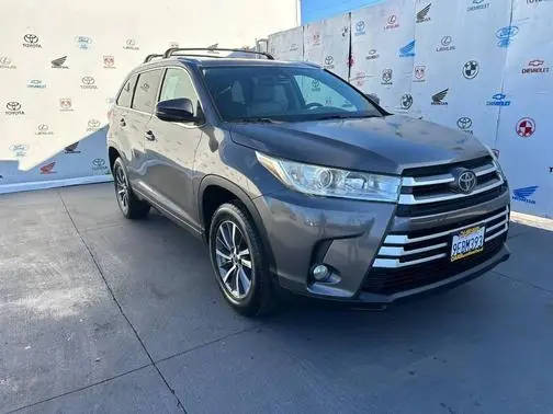 2017 Toyota Highlander XLE FWD photo