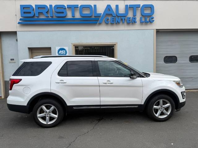 2017 Ford Explorer XLT 4WD photo