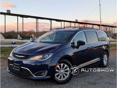 2017 Chrysler Pacifica Minivan Touring-L FWD photo