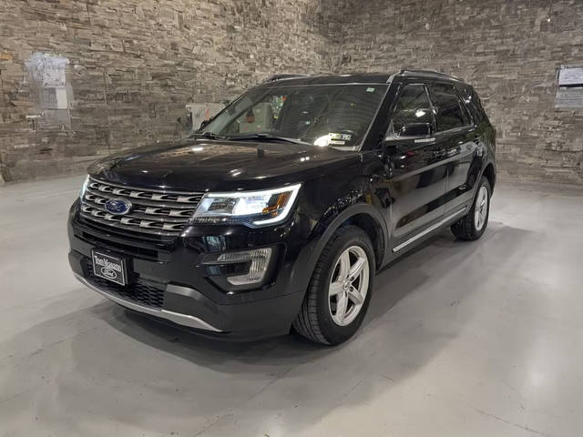 2017 Ford Explorer XLT 4WD photo