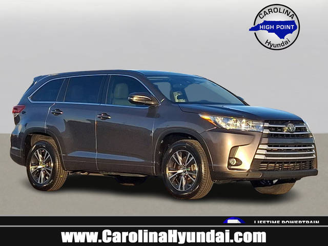 2017 Toyota Highlander LE Plus FWD photo