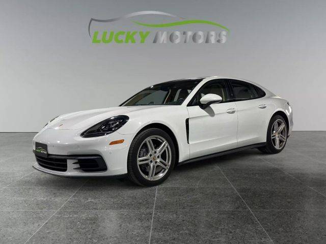 2017 Porsche Panamera 4 AWD photo