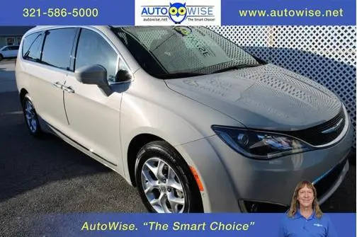 2017 Chrysler Pacifica Minivan Touring-L Plus FWD photo