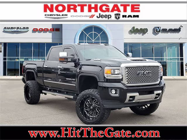 2017 GMC Sierra 2500HD Denali 4WD photo