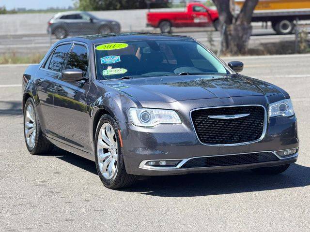 2017 Chrysler 300 Limited RWD photo