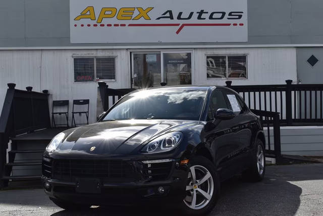 2017 Porsche Macan  AWD photo