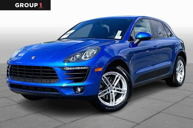 2017 Porsche Macan  AWD photo