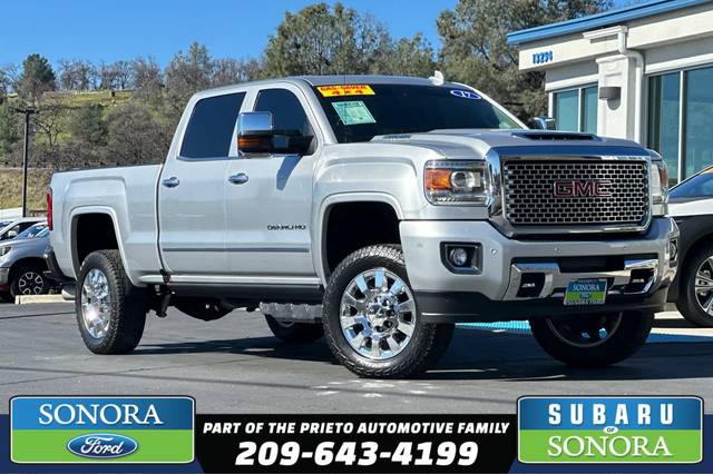 2017 GMC Sierra 2500HD Denali 4WD photo