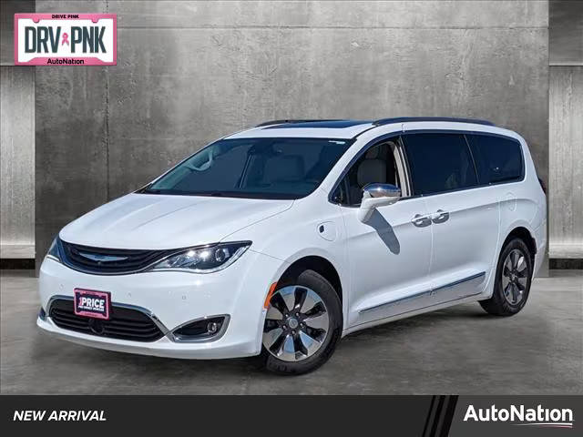 2017 Chrysler Pacifica Minivan Hybrid Platinum FWD photo