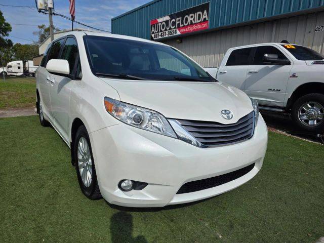 2017 Toyota Sienna XLE FWD photo