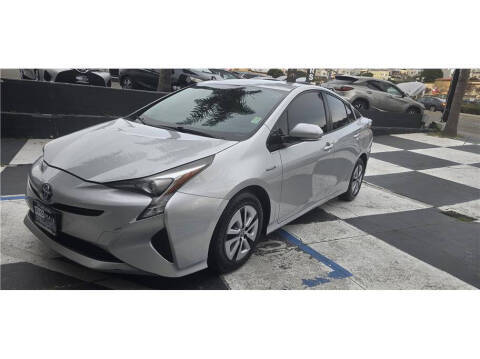 2016 Toyota Prius Three FWD photo