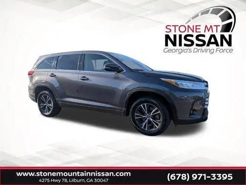 2017 Toyota Highlander LE Plus FWD photo