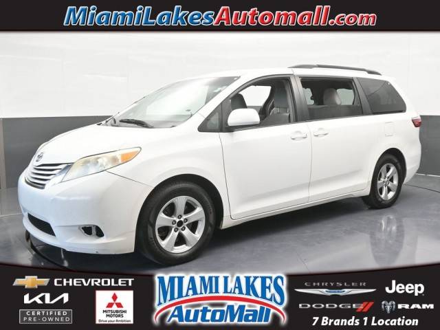 2016 Toyota Sienna LE FWD photo