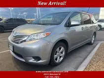 2017 Toyota Sienna LE FWD photo