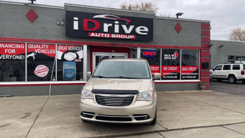 2016 Chrysler Town and Country Touring FWD photo