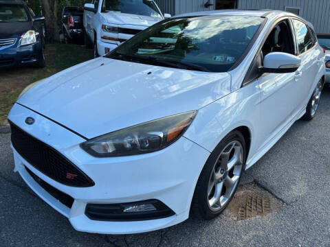 2017 Ford Focus ST FWD photo