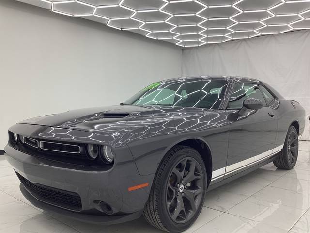 2017 Dodge Challenger SXT RWD photo