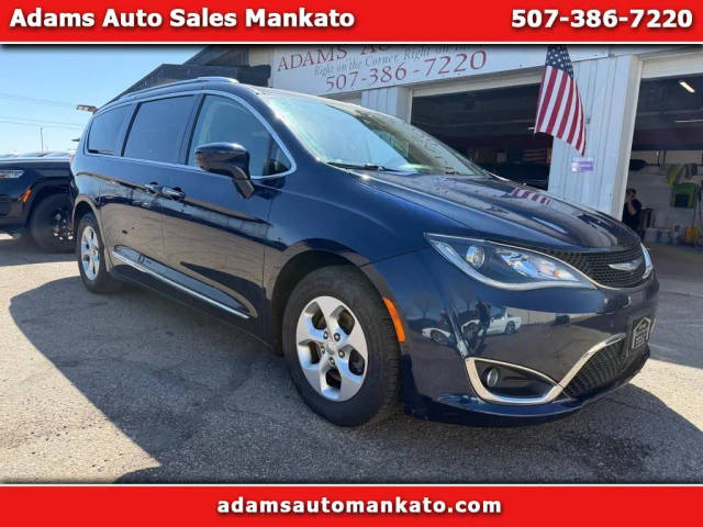 2017 Chrysler Pacifica Minivan Touring-L Plus FWD photo