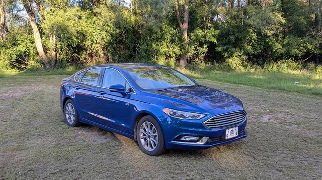 2017 Ford Fusion SE FWD photo