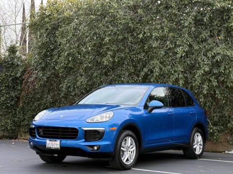 2017 Porsche Cayenne  AWD photo