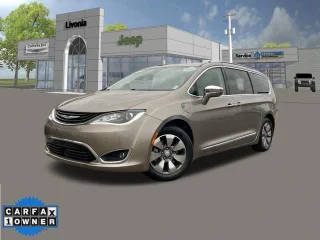 2017 Chrysler Pacifica Minivan Hybrid Platinum FWD photo