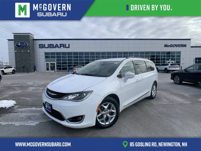2017 Chrysler Pacifica Minivan Touring-L FWD photo