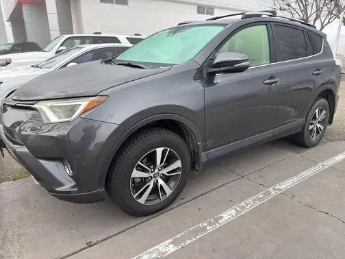 2017 Toyota RAV4 XLE FWD photo