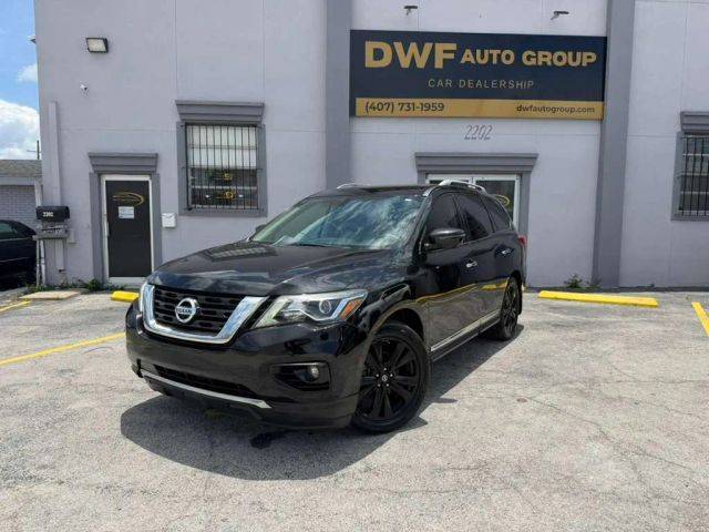 2017 Nissan Pathfinder Platinum FWD photo