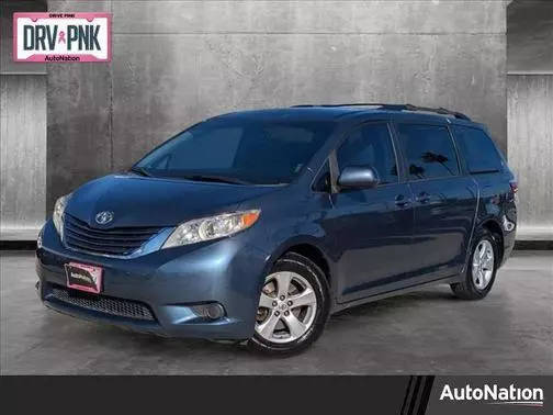 2017 Toyota Sienna LE FWD photo