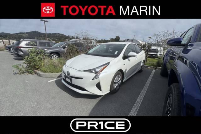 2017 Toyota Prius Three FWD photo