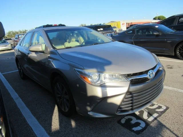 2017 Toyota Camry Hybrid XLE FWD photo