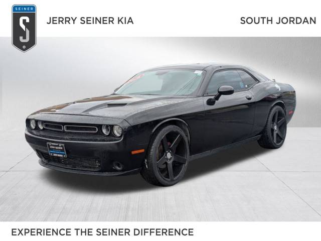 2016 Dodge Challenger SXT RWD photo