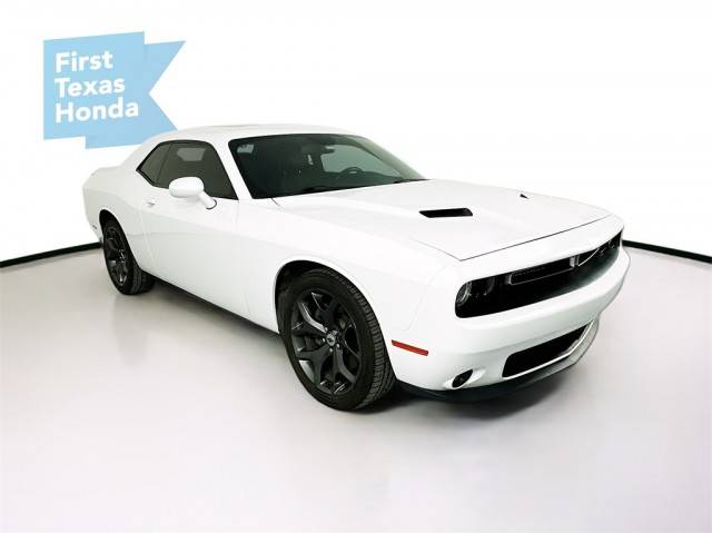 2017 Dodge Challenger SXT Plus RWD photo
