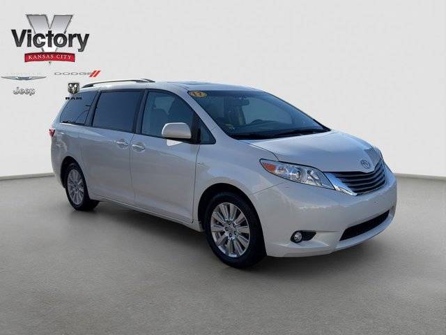 2017 Toyota Sienna XLE AWD photo