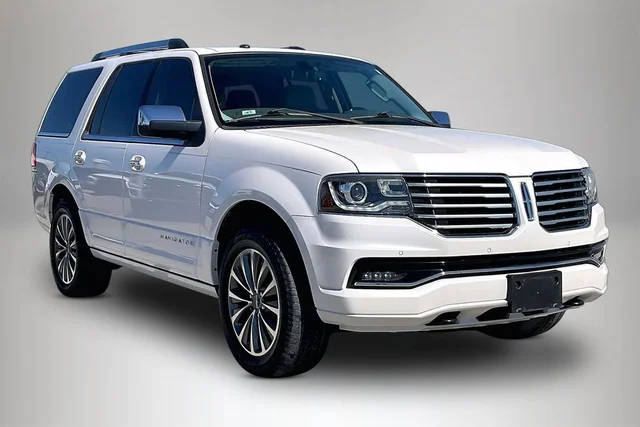 2017 Lincoln Navigator Select RWD photo