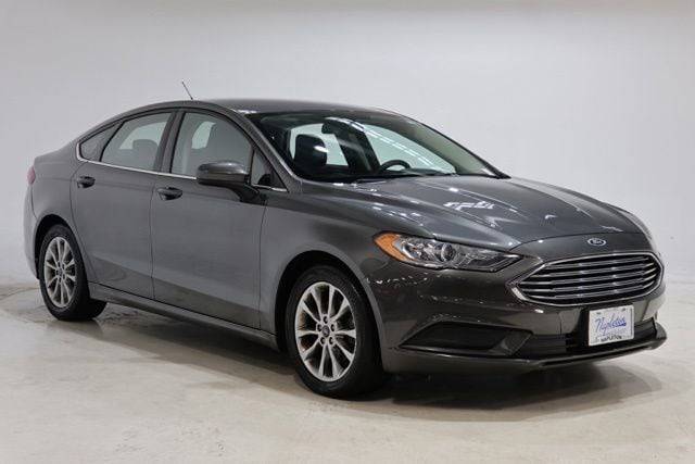 2017 Ford Fusion SE FWD photo